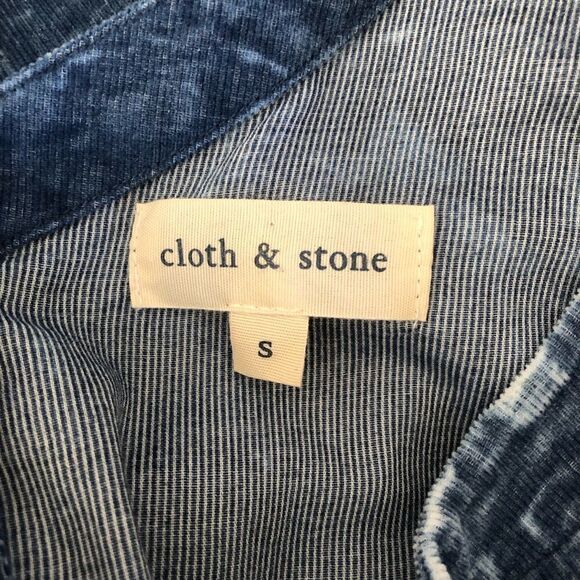 Anthropologie Cloth & Stone Denim Look Bell Sleeve Button Cutout Top Small - Picture 8 of 9